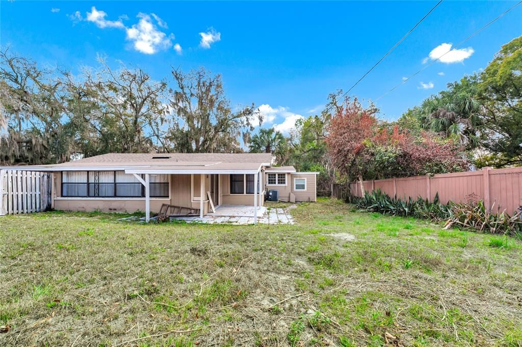 Activo con contrato: $375,000 (3 camas, 2 baños, 1832 Pies cuadrados)
