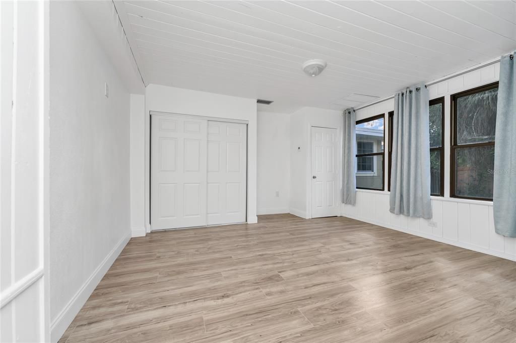 Activo con contrato: $375,000 (3 camas, 2 baños, 1832 Pies cuadrados)