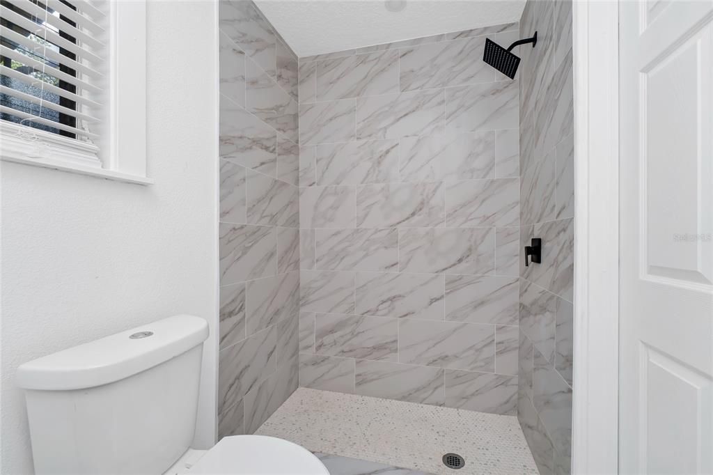Activo con contrato: $375,000 (3 camas, 2 baños, 1832 Pies cuadrados)