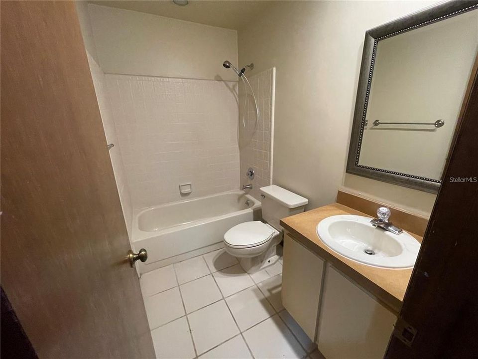 В аренду: $1,700 (2 спален, 2 ванн, 992 Квадратных фут)