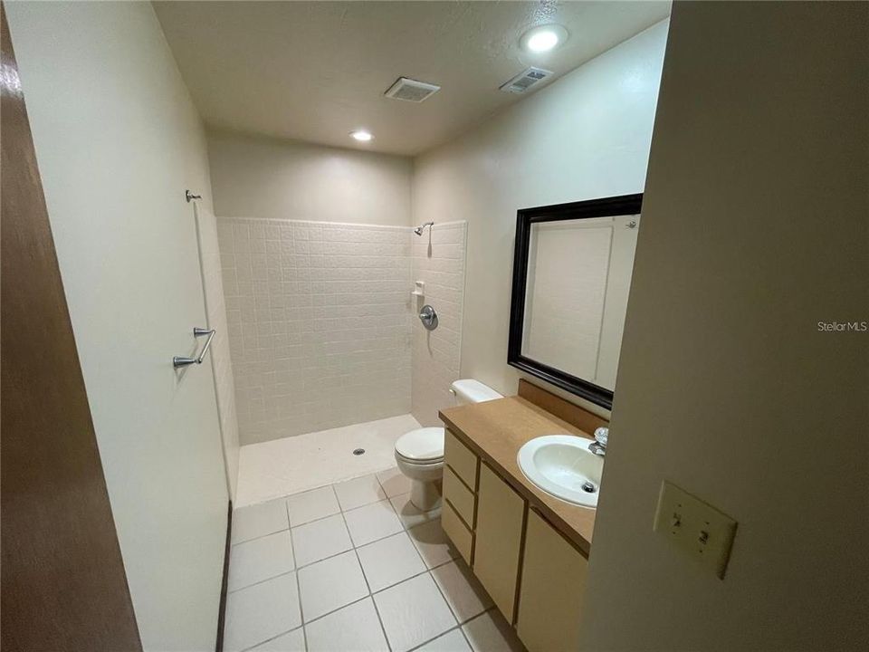 В аренду: $1,700 (2 спален, 2 ванн, 992 Квадратных фут)