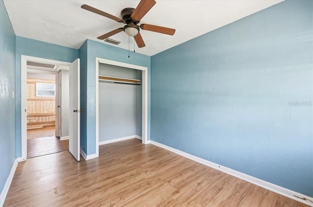 Activo con contrato: $240,000 (3 camas, 2 baños, 1738 Pies cuadrados)