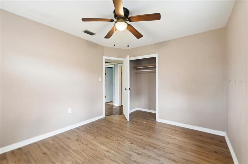 Activo con contrato: $240,000 (3 camas, 2 baños, 1738 Pies cuadrados)