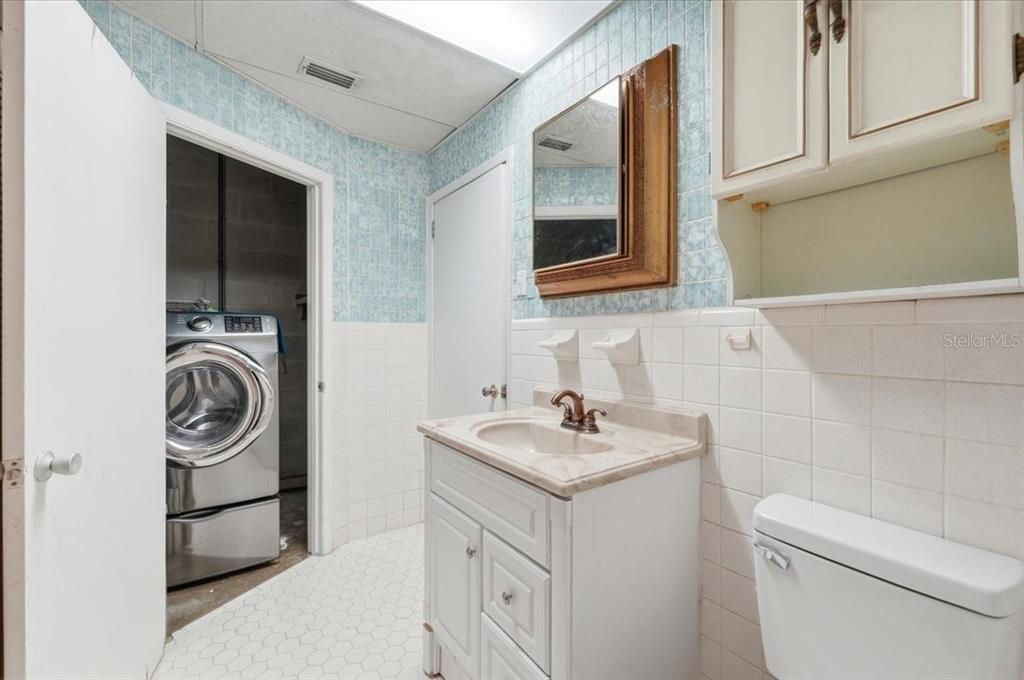 Activo con contrato: $240,000 (3 camas, 2 baños, 1738 Pies cuadrados)