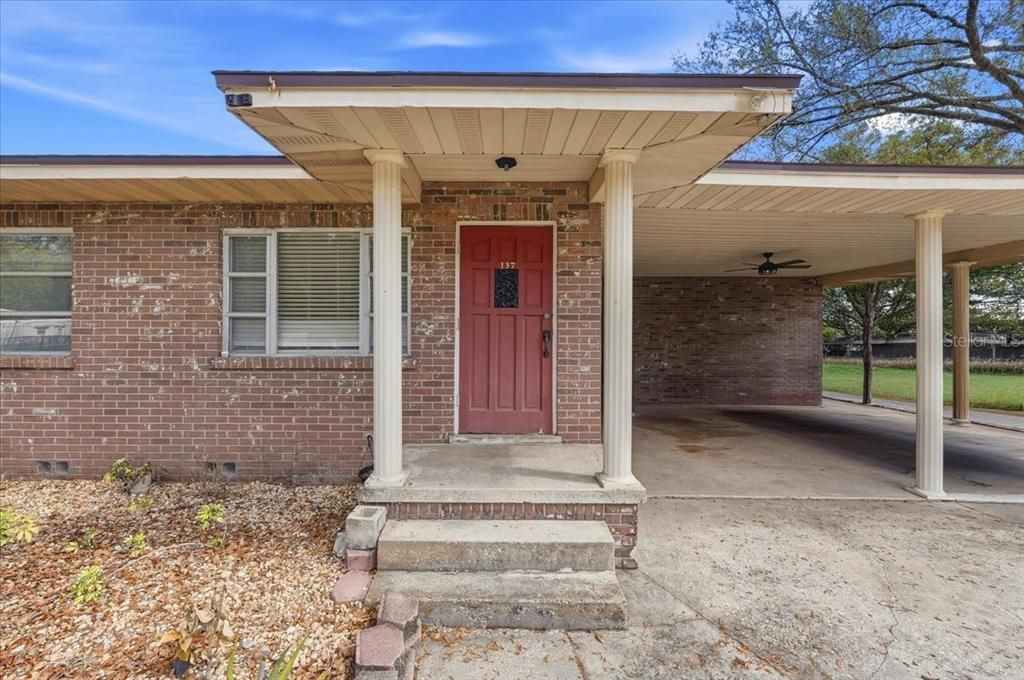Activo con contrato: $240,000 (3 camas, 2 baños, 1738 Pies cuadrados)