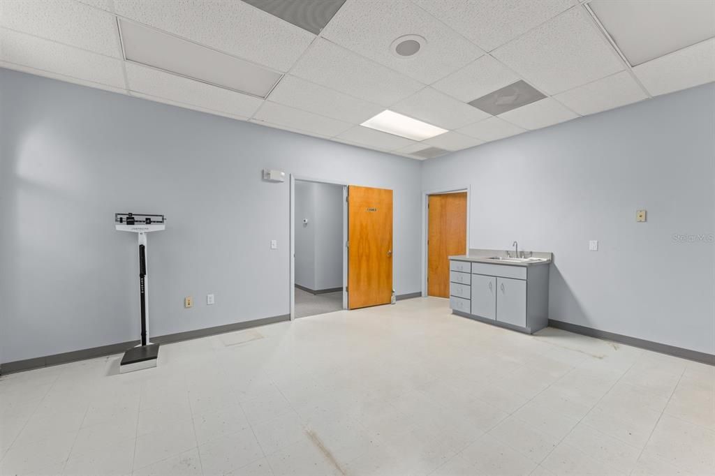 En Venta: $450,000 (0 camas, 0 baños, 2001 Pies cuadrados)