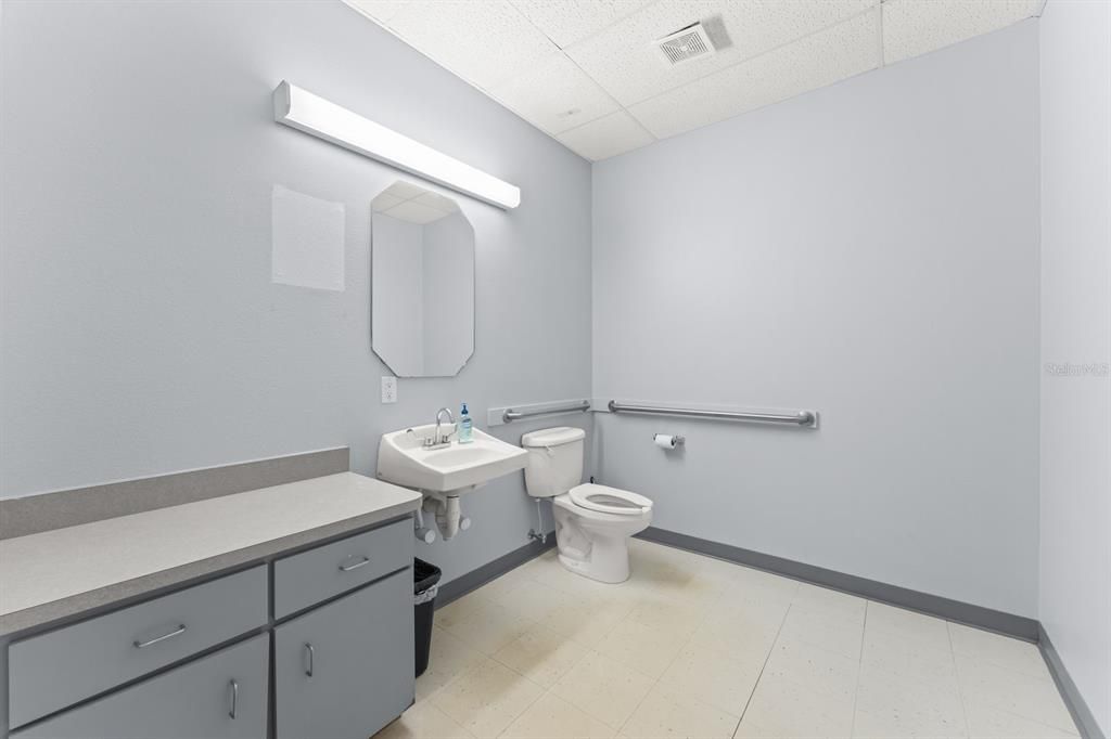 En Venta: $450,000 (0 camas, 0 baños, 2001 Pies cuadrados)