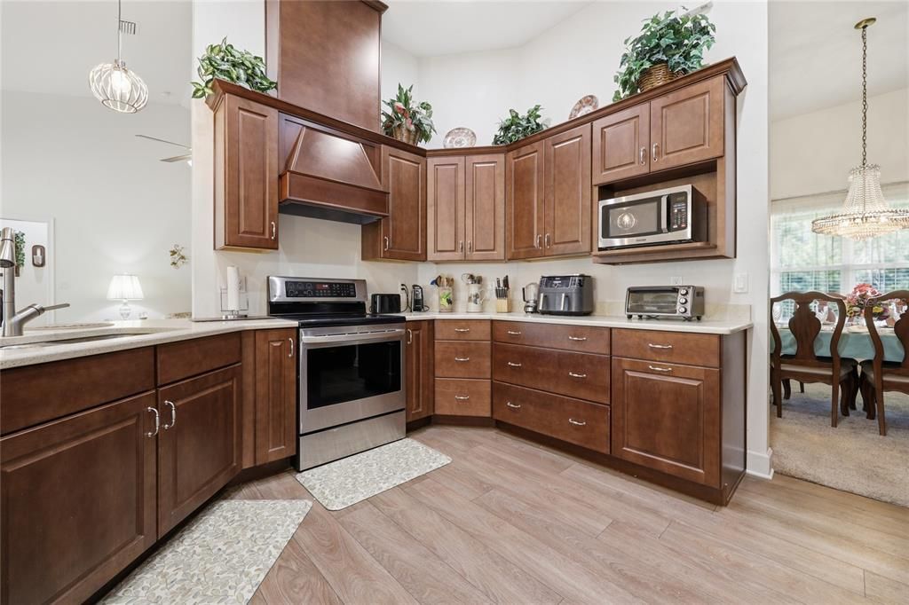 For Sale: $598,000 (3 beds, 2 baths, 1960 Square Feet)