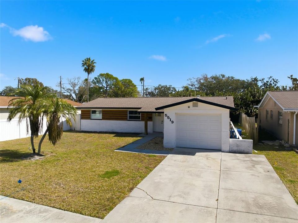 Active With Contract: $269,000 (3 beds, 2 baths, 1521 Square Feet)