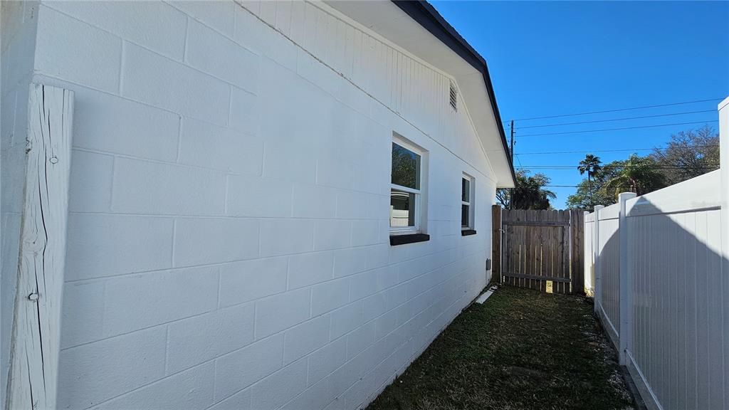 Active With Contract: $269,000 (3 beds, 2 baths, 1521 Square Feet)