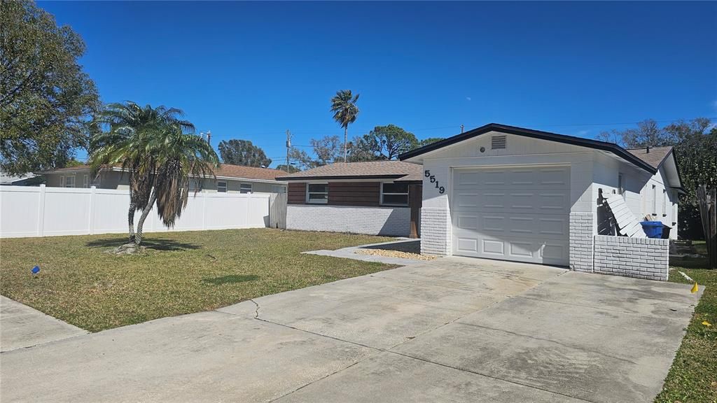 Active With Contract: $269,000 (3 beds, 2 baths, 1521 Square Feet)