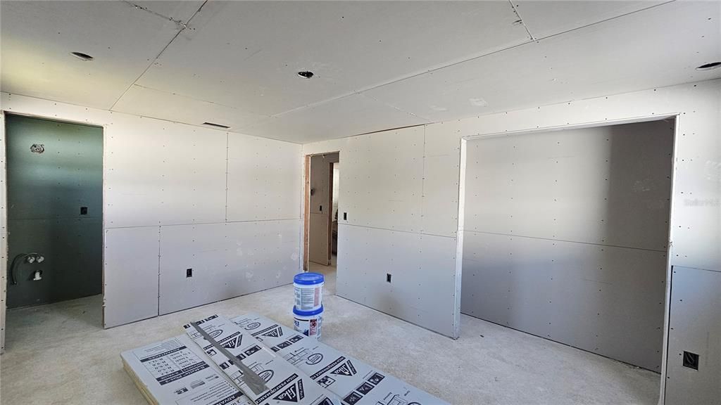 Active With Contract: $269,000 (3 beds, 2 baths, 1521 Square Feet)