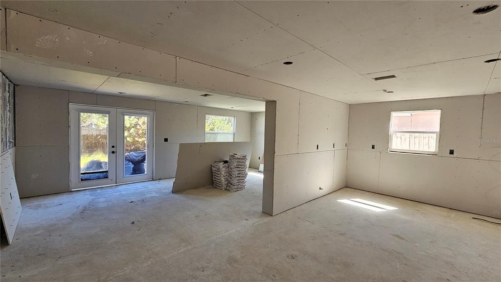 Active With Contract: $269,000 (3 beds, 2 baths, 1521 Square Feet)