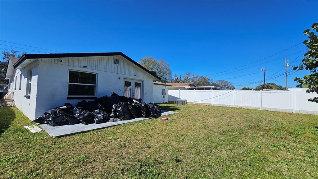 Active With Contract: $269,000 (3 beds, 2 baths, 1521 Square Feet)