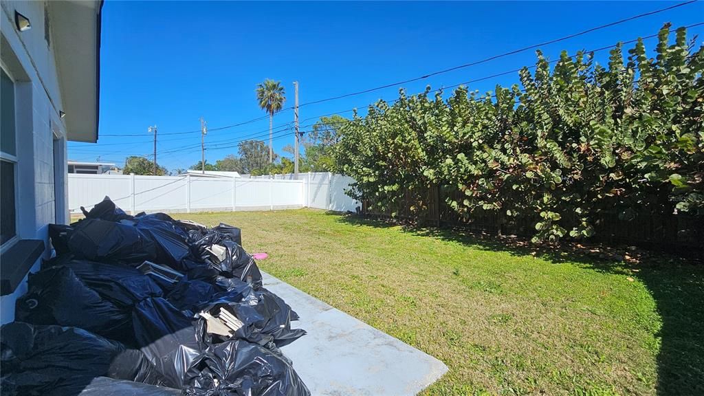 Active With Contract: $269,000 (3 beds, 2 baths, 1521 Square Feet)