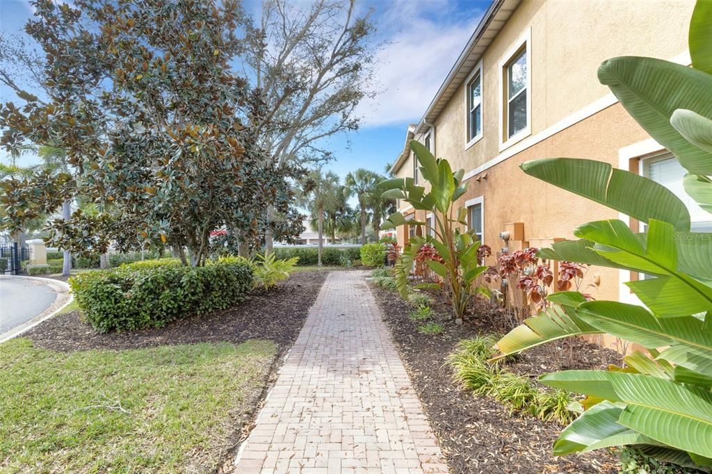 Activo con contrato: $230,000 (3 camas, 2 baños, 1146 Pies cuadrados)