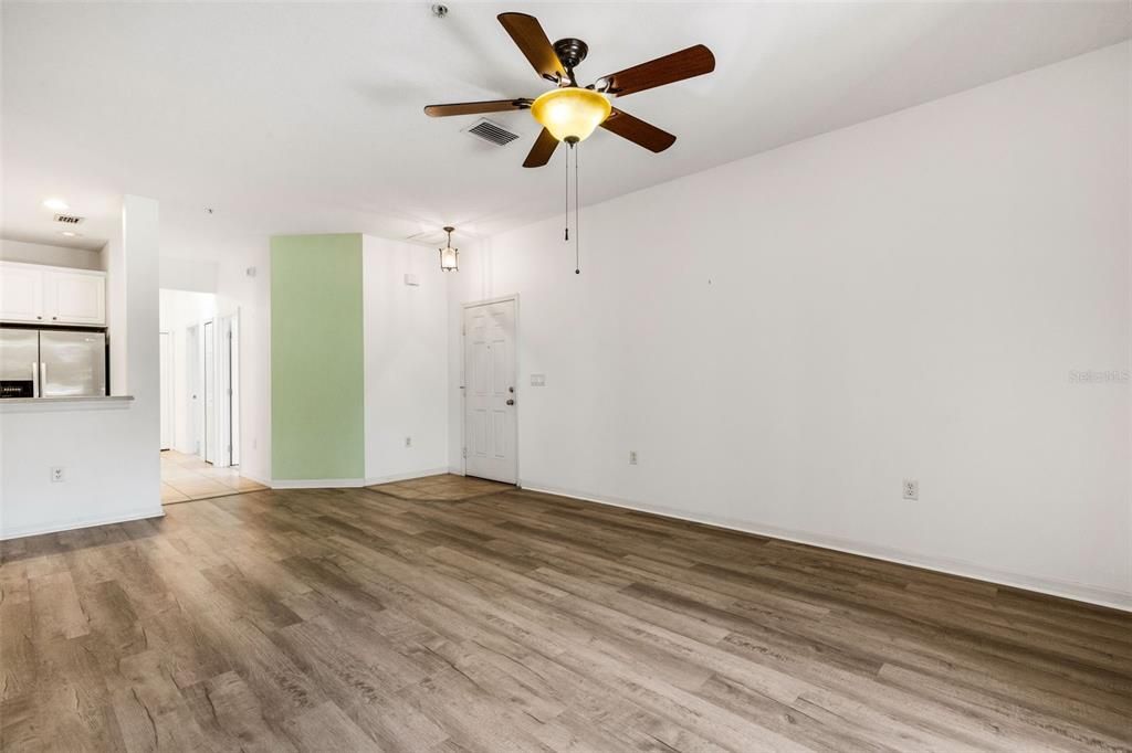 Activo con contrato: $230,000 (3 camas, 2 baños, 1146 Pies cuadrados)