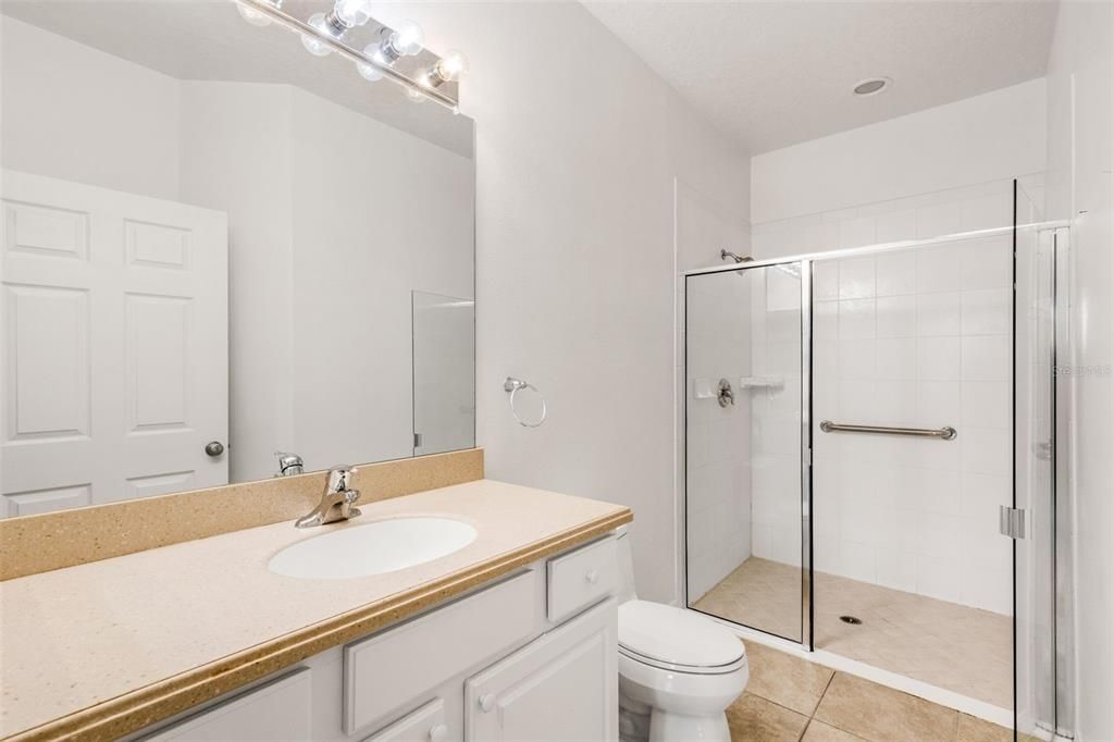 Activo con contrato: $230,000 (3 camas, 2 baños, 1146 Pies cuadrados)