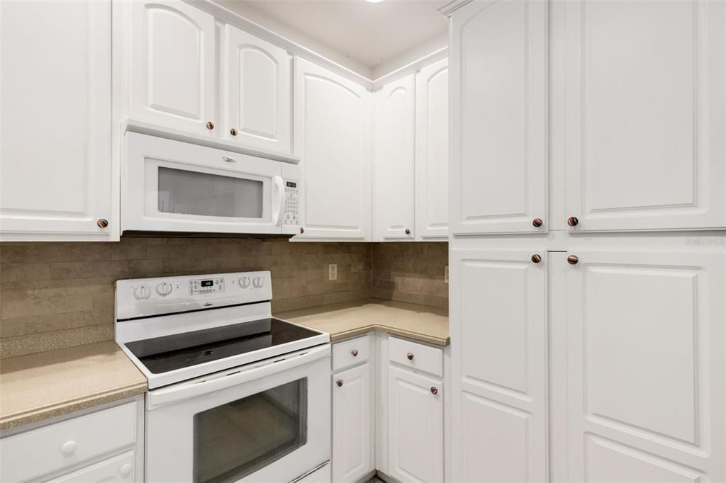 Activo con contrato: $230,000 (3 camas, 2 baños, 1146 Pies cuadrados)