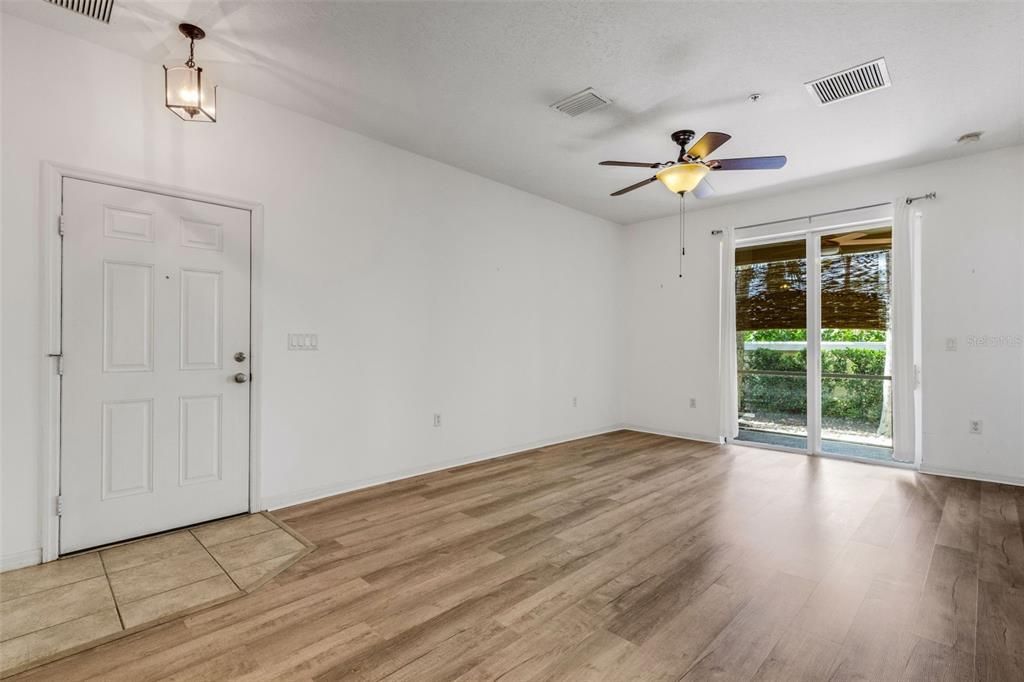 Activo con contrato: $230,000 (3 camas, 2 baños, 1146 Pies cuadrados)