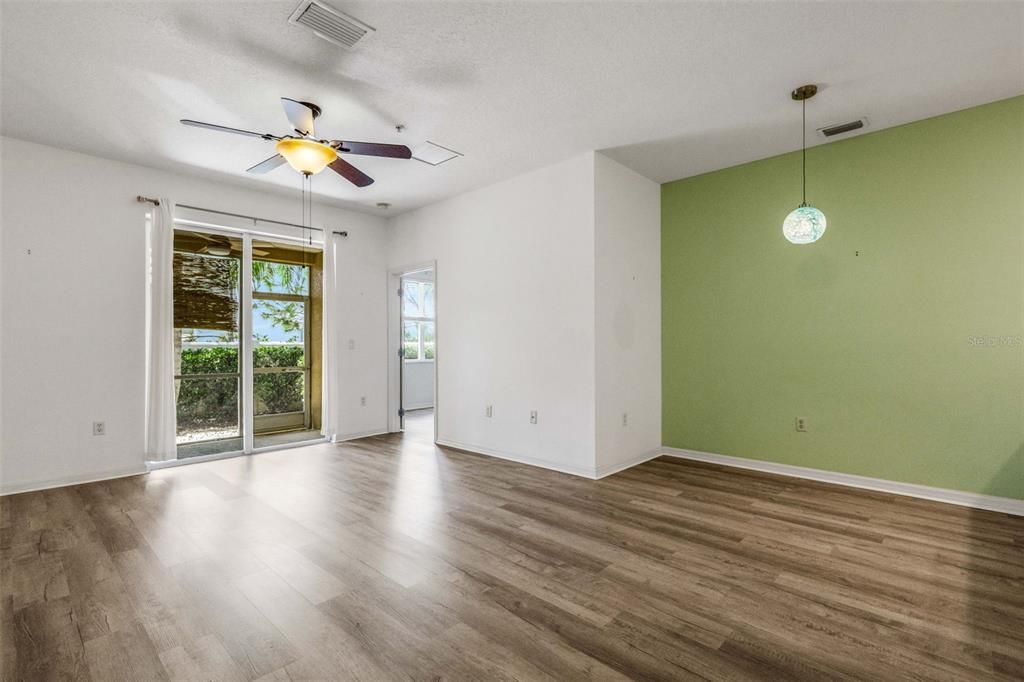 Activo con contrato: $230,000 (3 camas, 2 baños, 1146 Pies cuadrados)