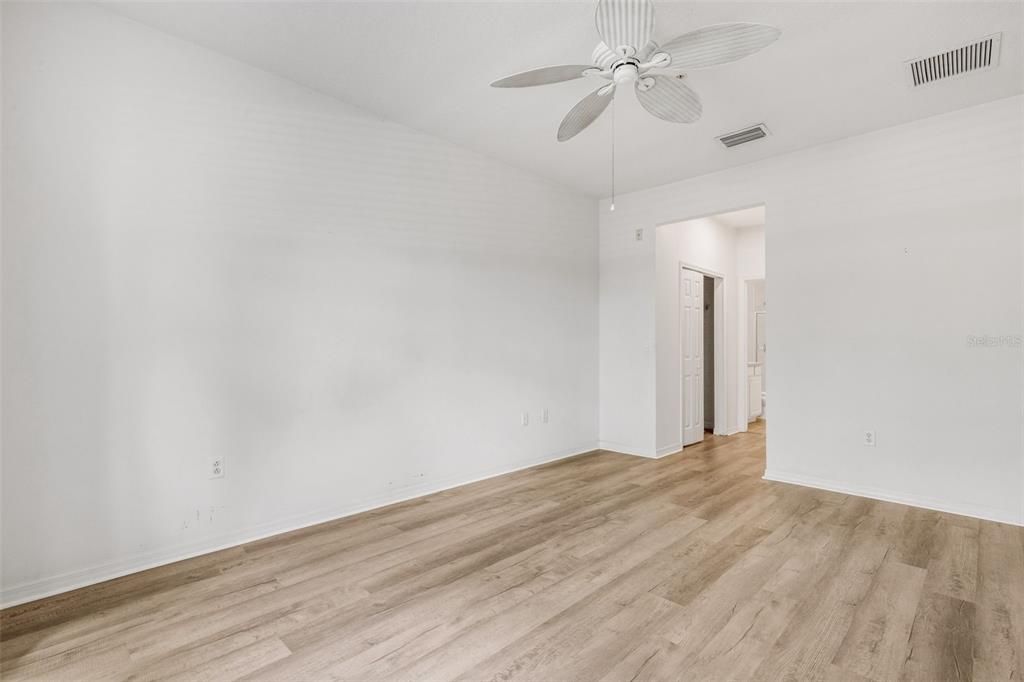 Activo con contrato: $230,000 (3 camas, 2 baños, 1146 Pies cuadrados)