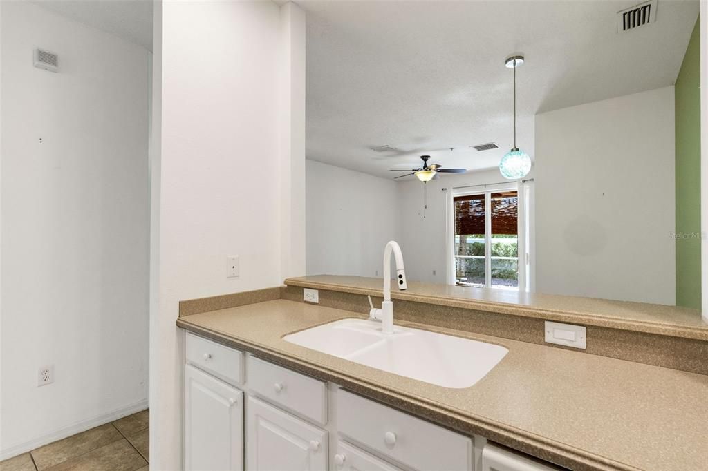 Activo con contrato: $230,000 (3 camas, 2 baños, 1146 Pies cuadrados)