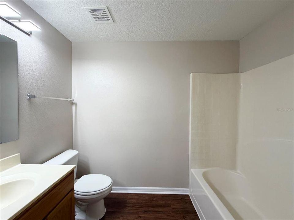 Activo con contrato: $244,000 (3 camas, 2 baños, 1368 Pies cuadrados)