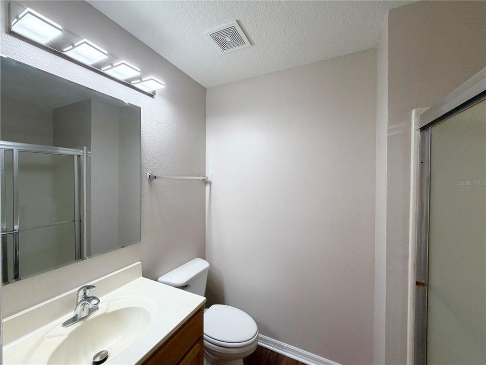 Activo con contrato: $244,000 (3 camas, 2 baños, 1368 Pies cuadrados)