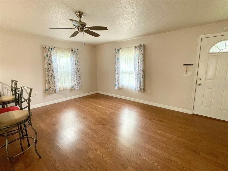 Activo con contrato: $215,000 (1 camas, 1 baños, 750 Pies cuadrados)