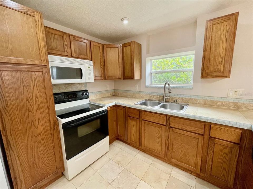 Activo con contrato: $215,000 (1 camas, 1 baños, 750 Pies cuadrados)