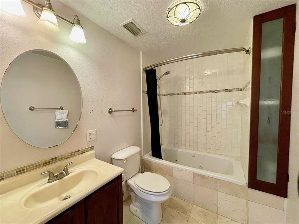 Activo con contrato: $215,000 (1 camas, 1 baños, 750 Pies cuadrados)