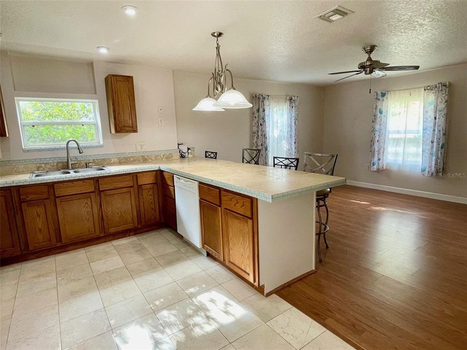 Activo con contrato: $215,000 (1 camas, 1 baños, 750 Pies cuadrados)