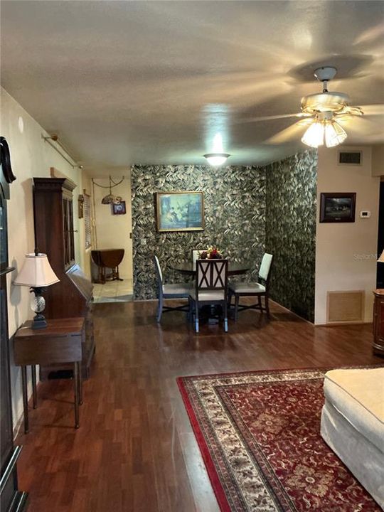 For Sale: $130,000 (2 beds, 2 baths, 835 Square Feet)