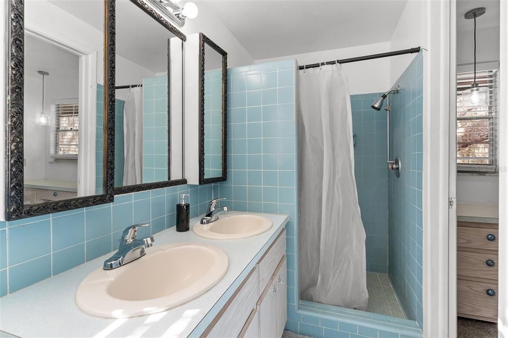 For Sale: $1,350,000 (5 beds, 4 baths, 3602 Square Feet)
