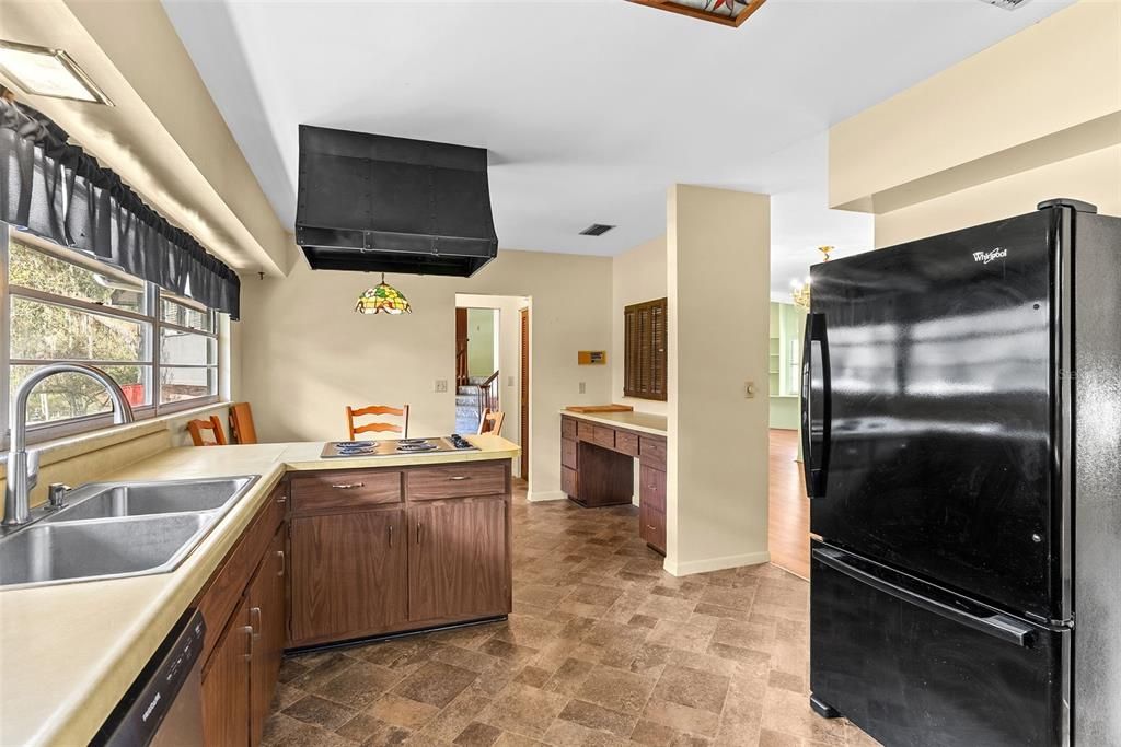 For Sale: $1,350,000 (5 beds, 4 baths, 3602 Square Feet)