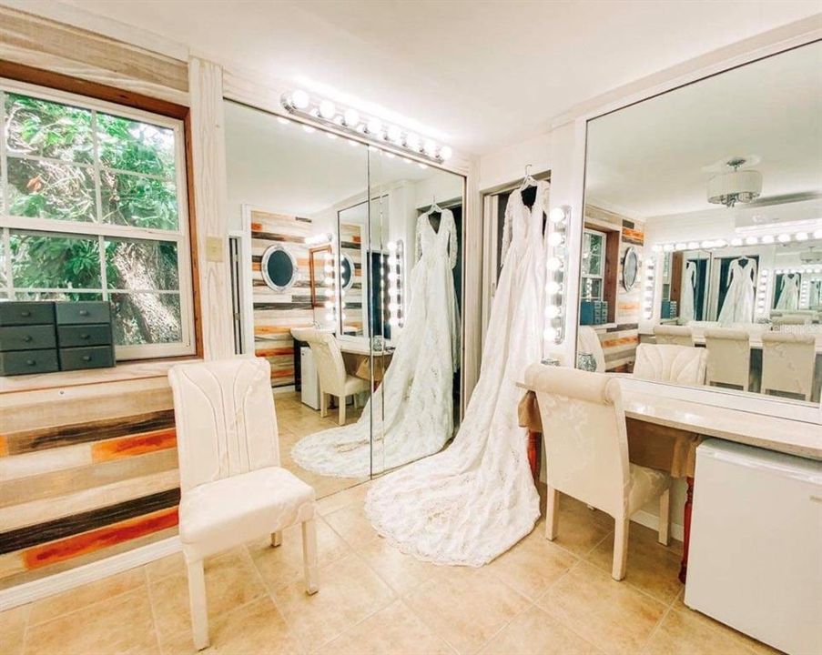 For Sale: $1,350,000 (5 beds, 4 baths, 3602 Square Feet)