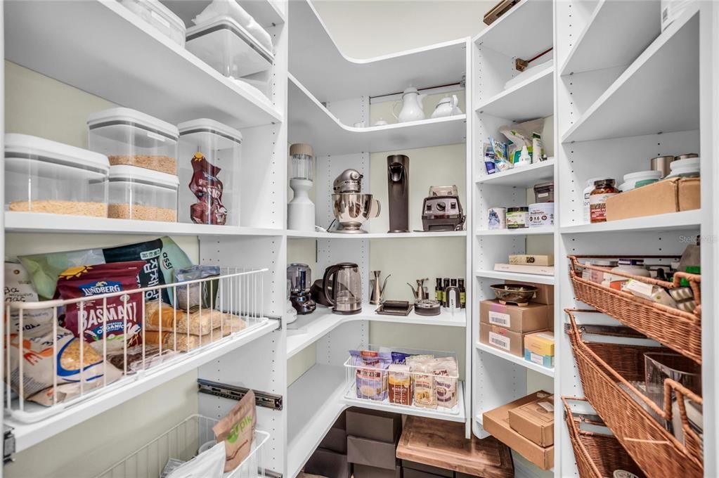 На продажу: $1,999,000 (4 спален, 3 ванн, 4250 Квадратных фут)