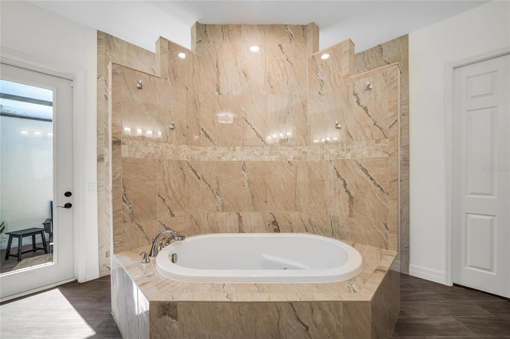 На продажу: $1,999,000 (4 спален, 3 ванн, 4250 Квадратных фут)
