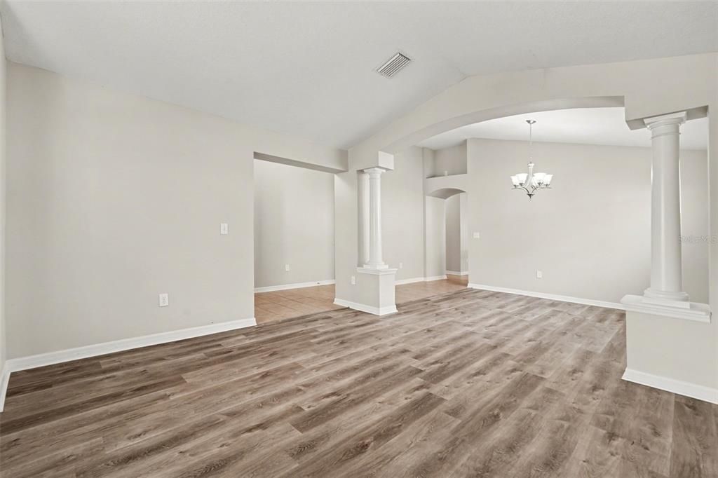 En Venta: $399,900 (4 camas, 2 baños, 2206 Pies cuadrados)