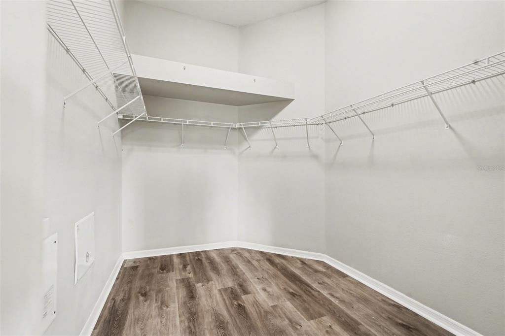 En Venta: $399,900 (4 camas, 2 baños, 2206 Pies cuadrados)