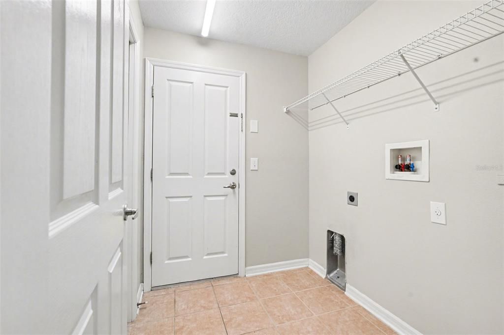 En Venta: $399,900 (4 camas, 2 baños, 2206 Pies cuadrados)