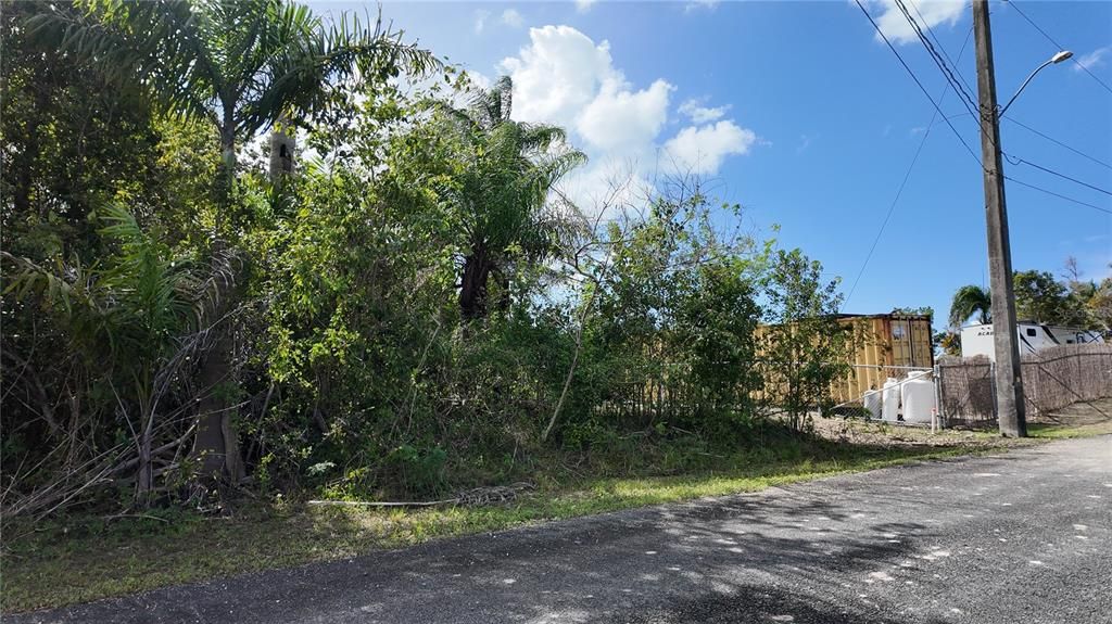 На продажу: $125,000 (1.01 acres)
