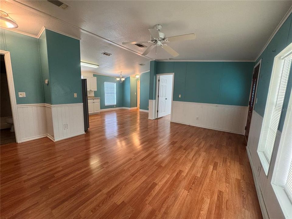 待售: $155,000 (3 贝兹, 2 浴室, 1056 平方英尺)