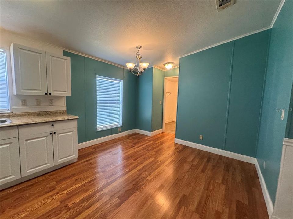 待售: $155,000 (3 贝兹, 2 浴室, 1056 平方英尺)