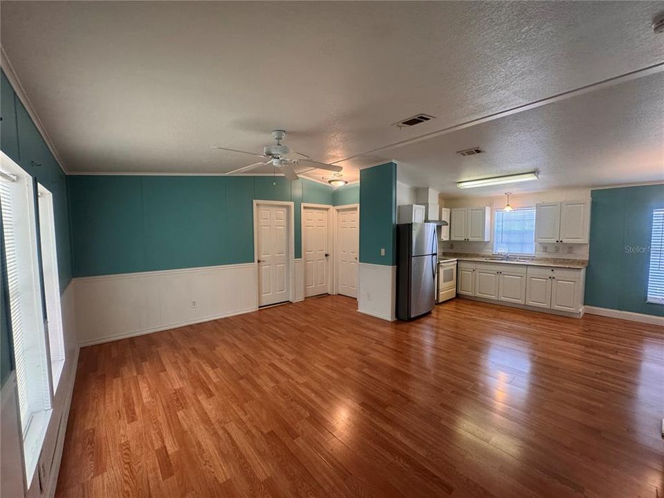 待售: $155,000 (3 贝兹, 2 浴室, 1056 平方英尺)