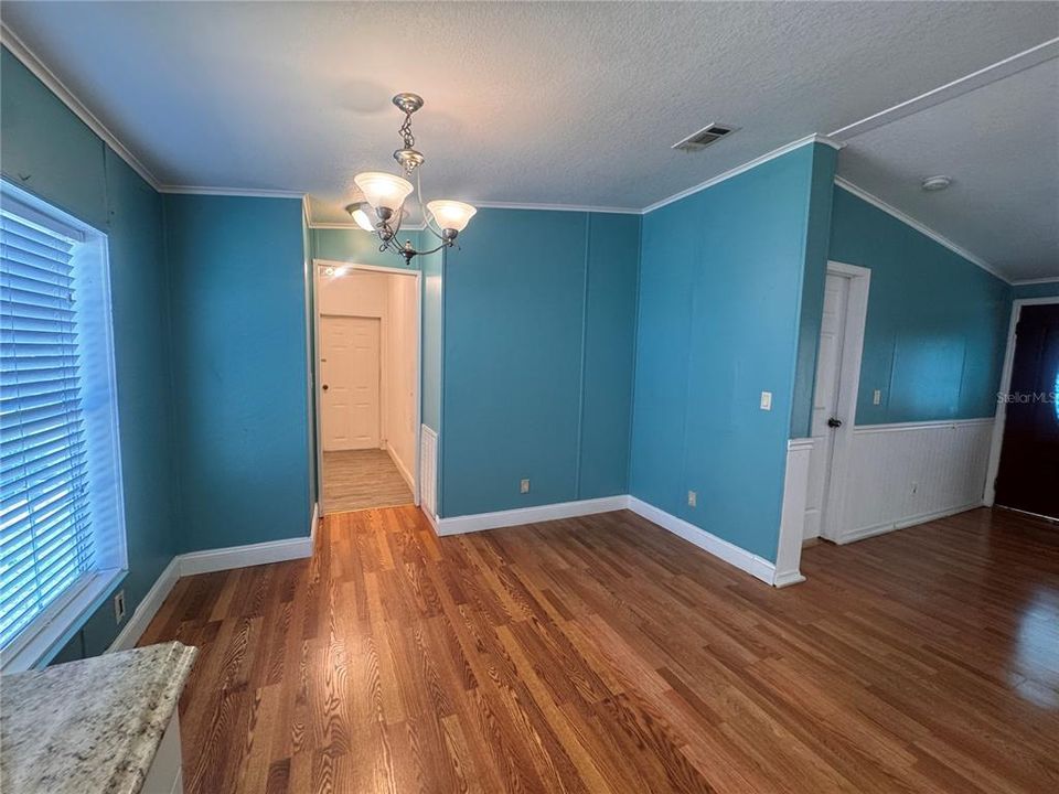 待售: $155,000 (3 贝兹, 2 浴室, 1056 平方英尺)