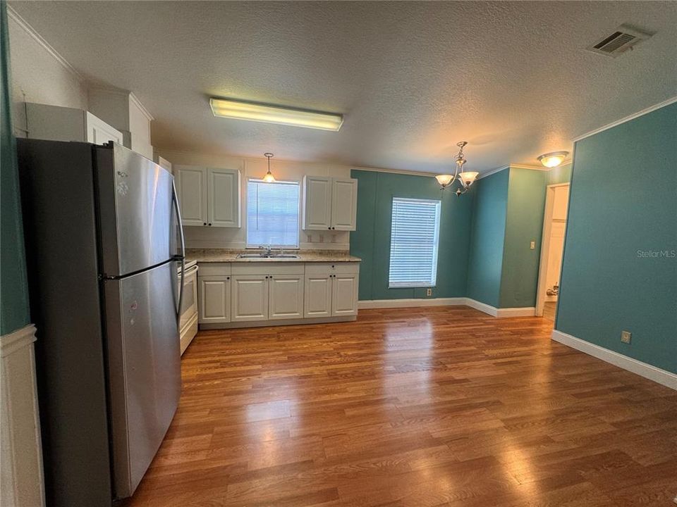 待售: $155,000 (3 贝兹, 2 浴室, 1056 平方英尺)