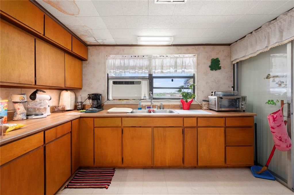 En Venta: $549,000 (3 camas, 2 baños, 1989 Pies cuadrados)