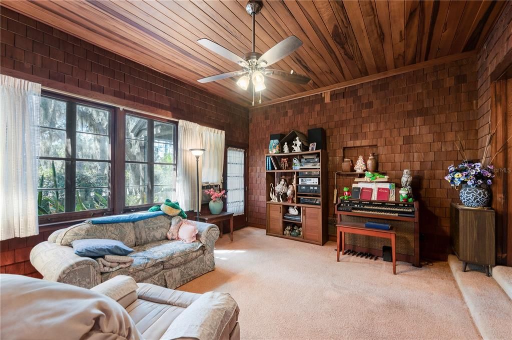 En Venta: $549,000 (3 camas, 2 baños, 1989 Pies cuadrados)